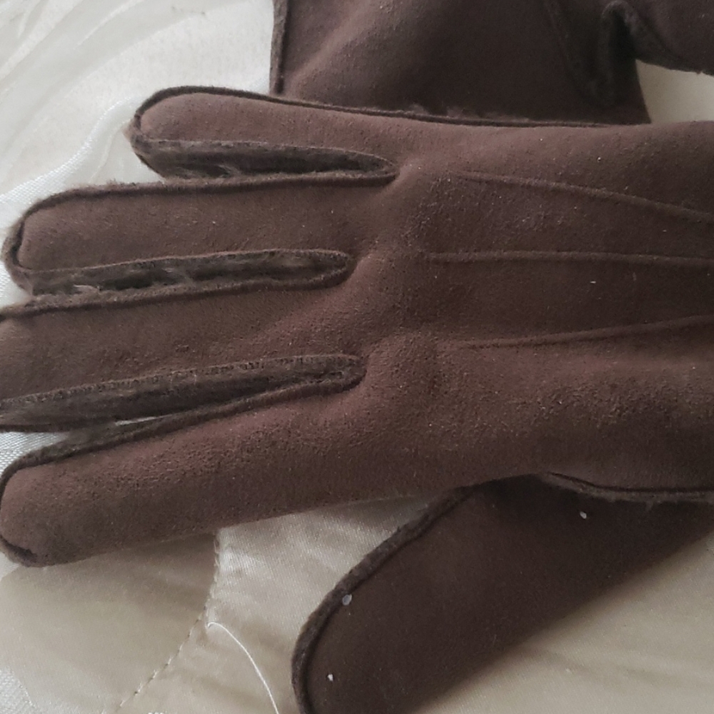 Gloves - Picture 4 of 6